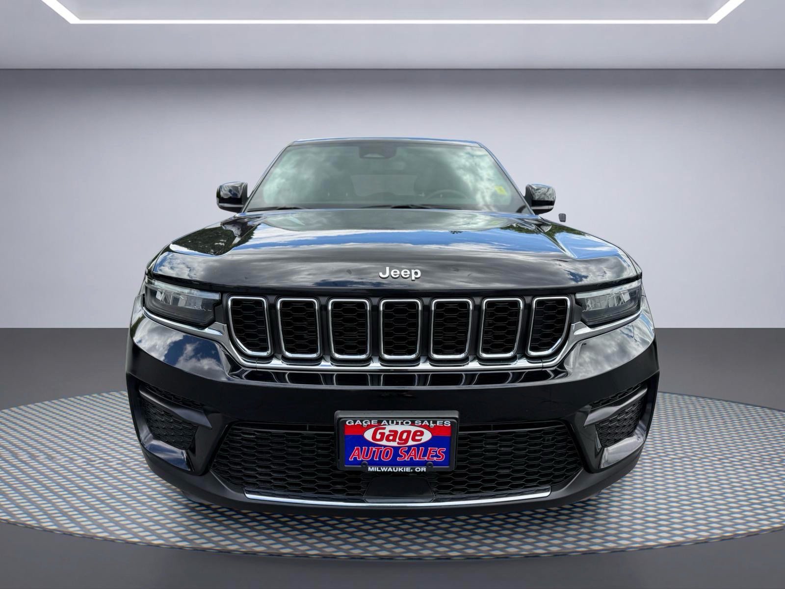 Used 2023 Jeep Grand Cherokee Laredo AWD/4WD image 12