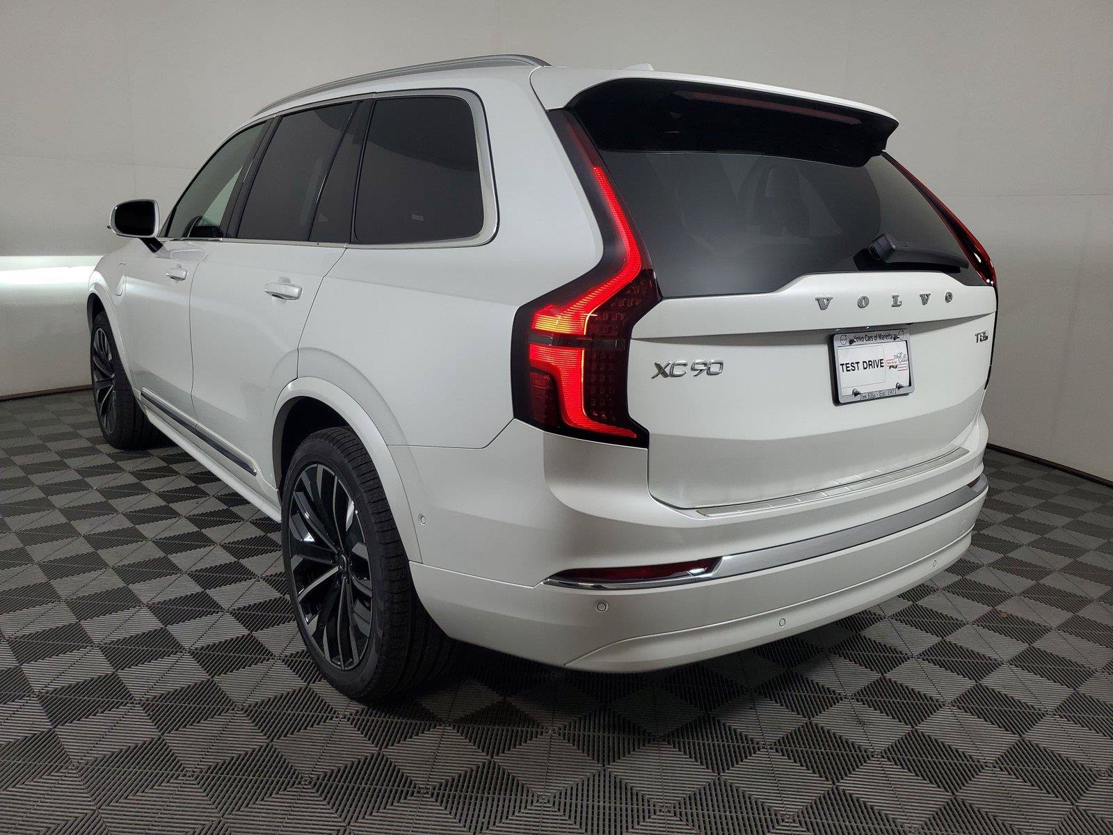 New 2026 Volvo XC90 T8 Plus w/ Protection Package Premier AWD/4WD image 4