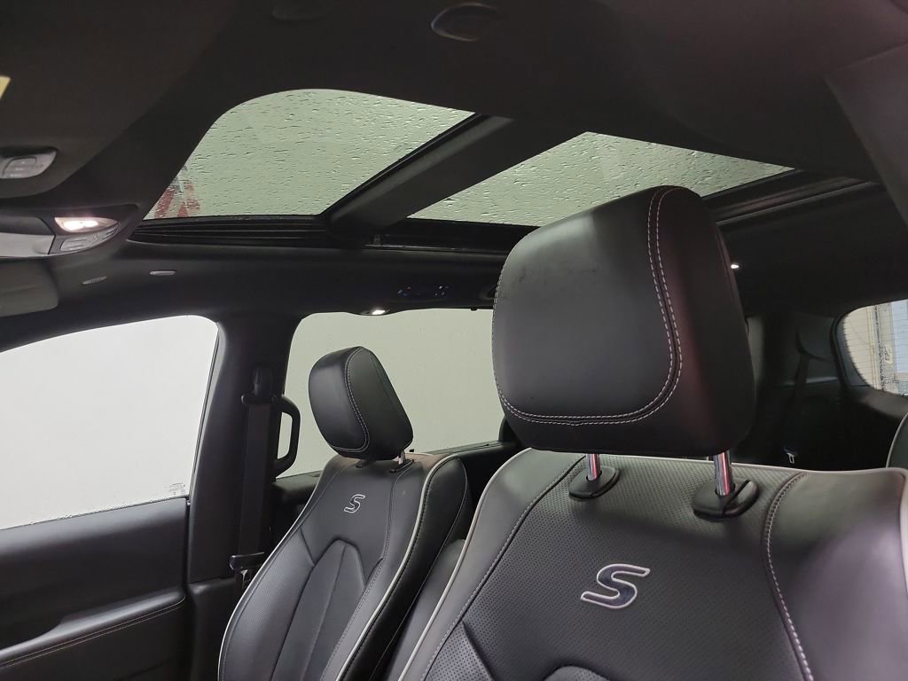 Used 2025 Chrysler Pacifica Limited image 4