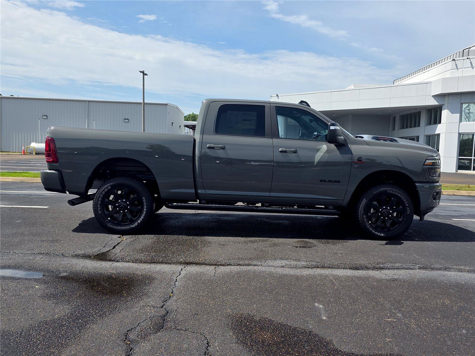 New 2026 RAM 2500 Laramie AWD/4WD image 4