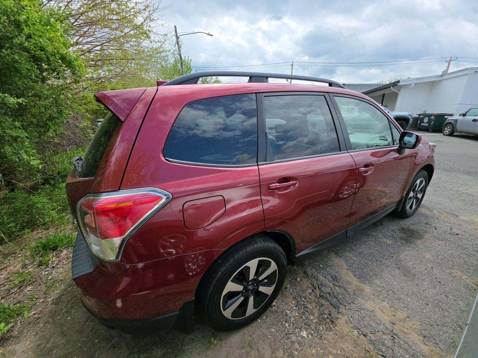 Used 2017 Subaru Forester 2.5i Premium w/ All-Weather Package AWD/4WD image 4