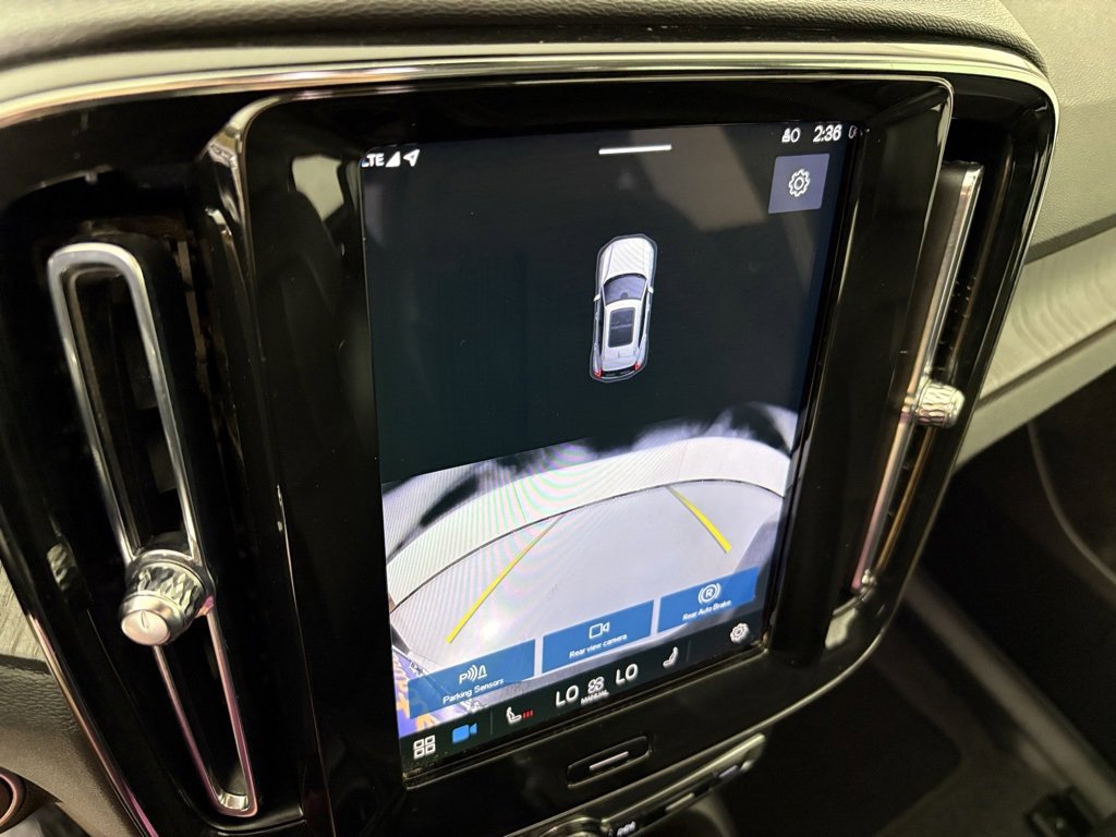 Used 2024 Volvo XC40 B5 Core image 27