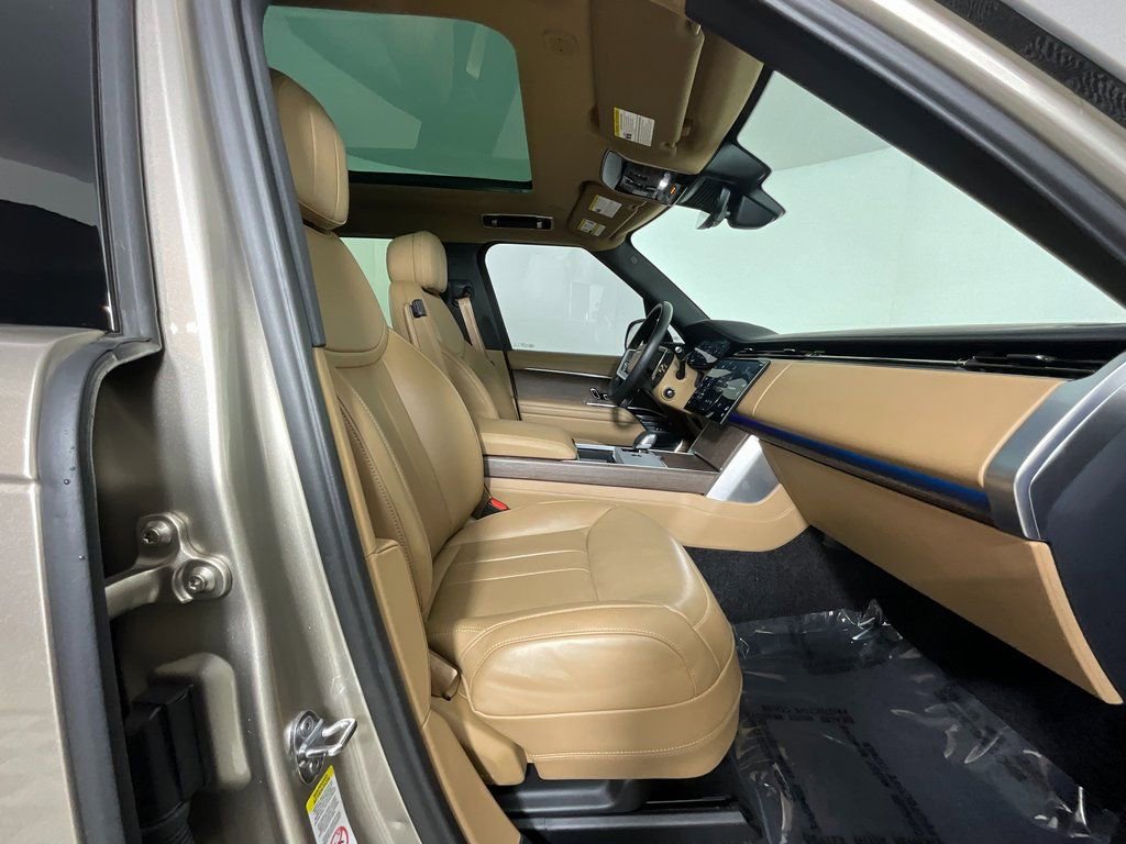 Used 2025 Land Rover Range Rover Long Wheelbase SE image 20