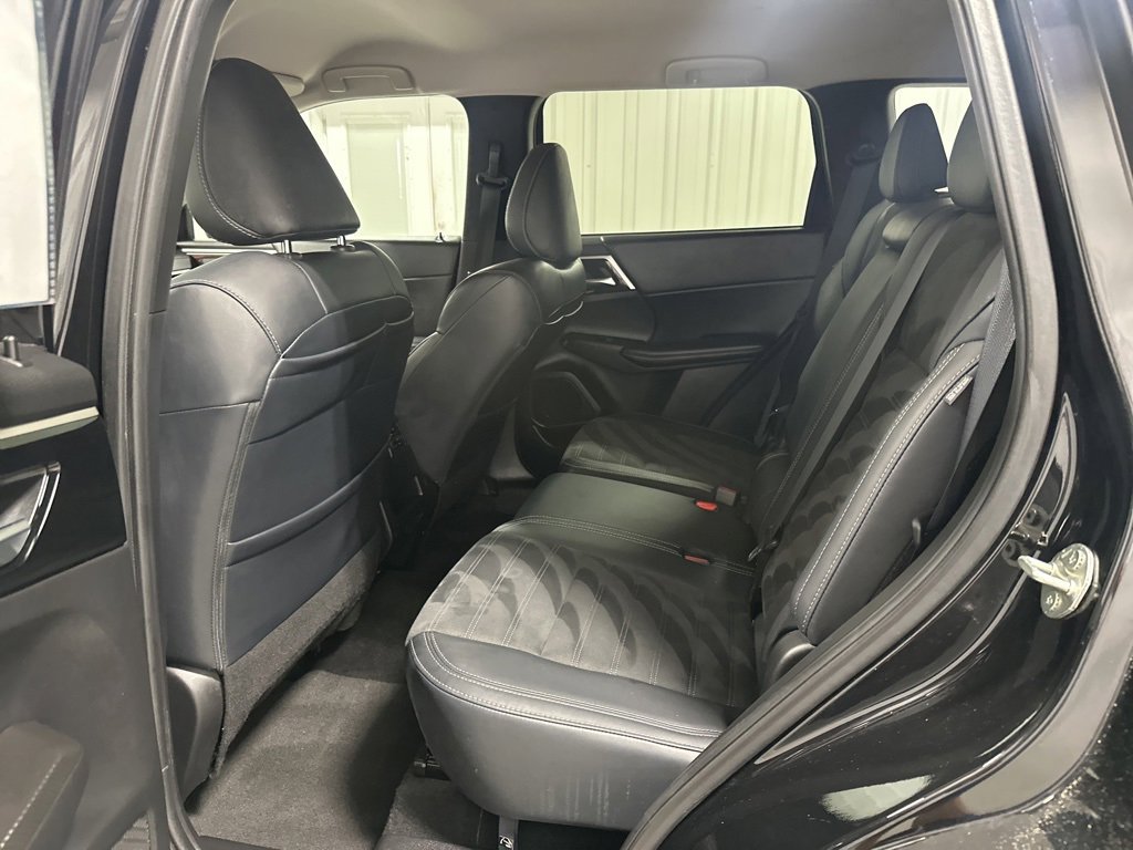 Used 2024 Mitsubishi Outlander AWD image 22