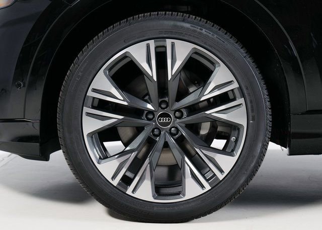 New 2026 Audi Q8 Premium Plus image 30