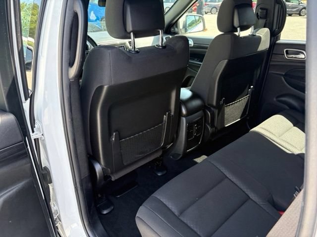 Used 2019 Jeep Grand Cherokee Laredo AWD/4WD image 34