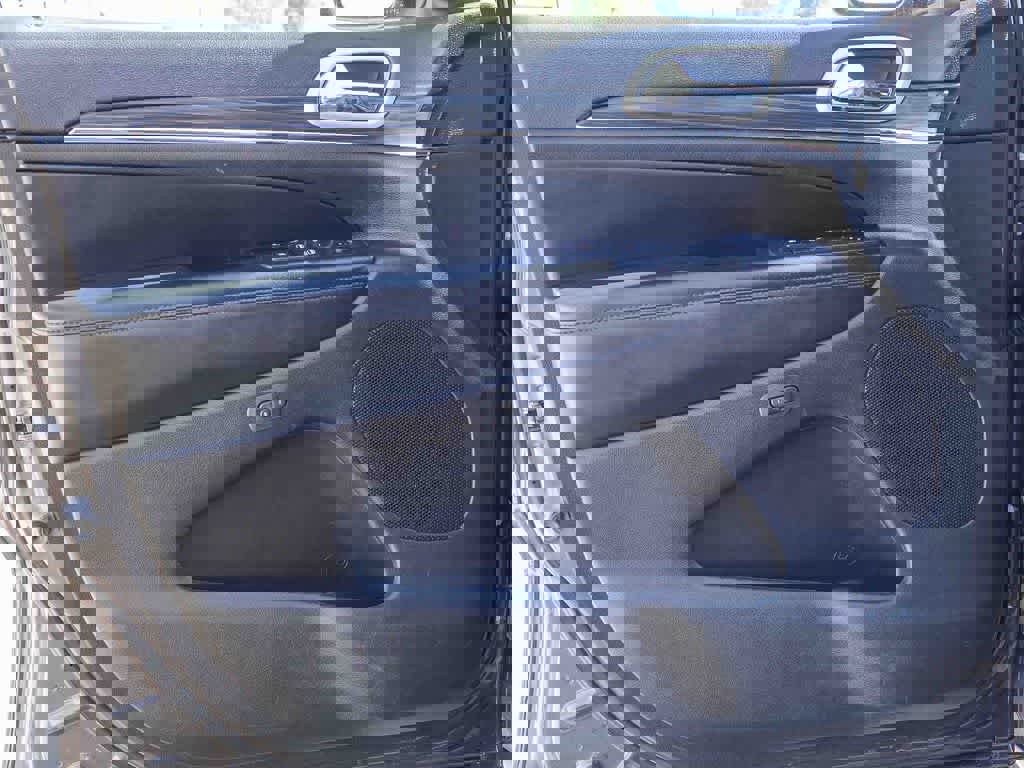 Certified 2020 Jeep Grand Cherokee Limited w/ Luxury Group II image 19