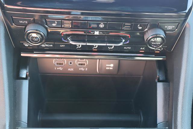 Used 2024 Jeep Grand Cherokee Limited AWD/4WD image 12