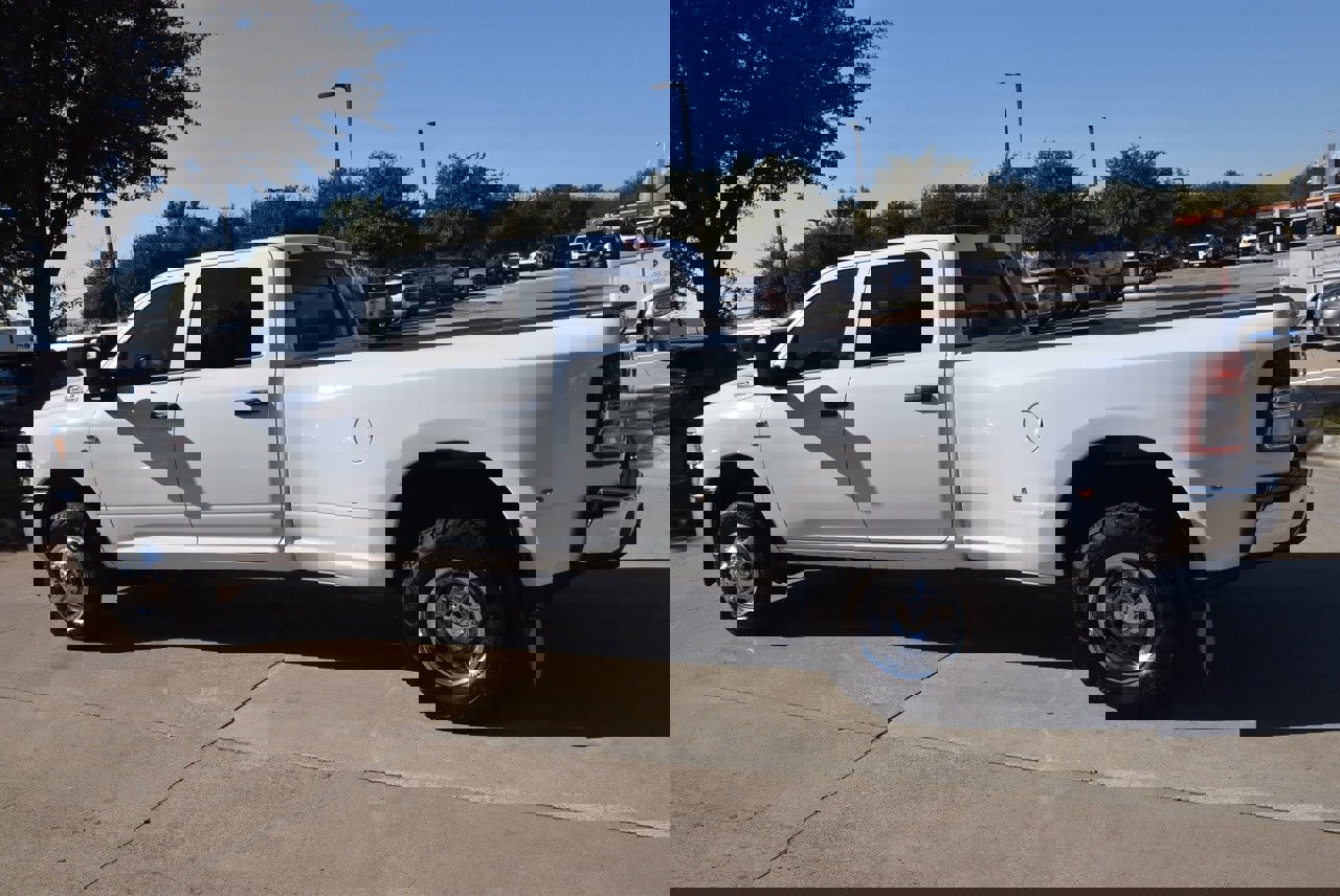 Used 2024 RAM 3500 Tradesman w/ Chrome Appearance Group image 11