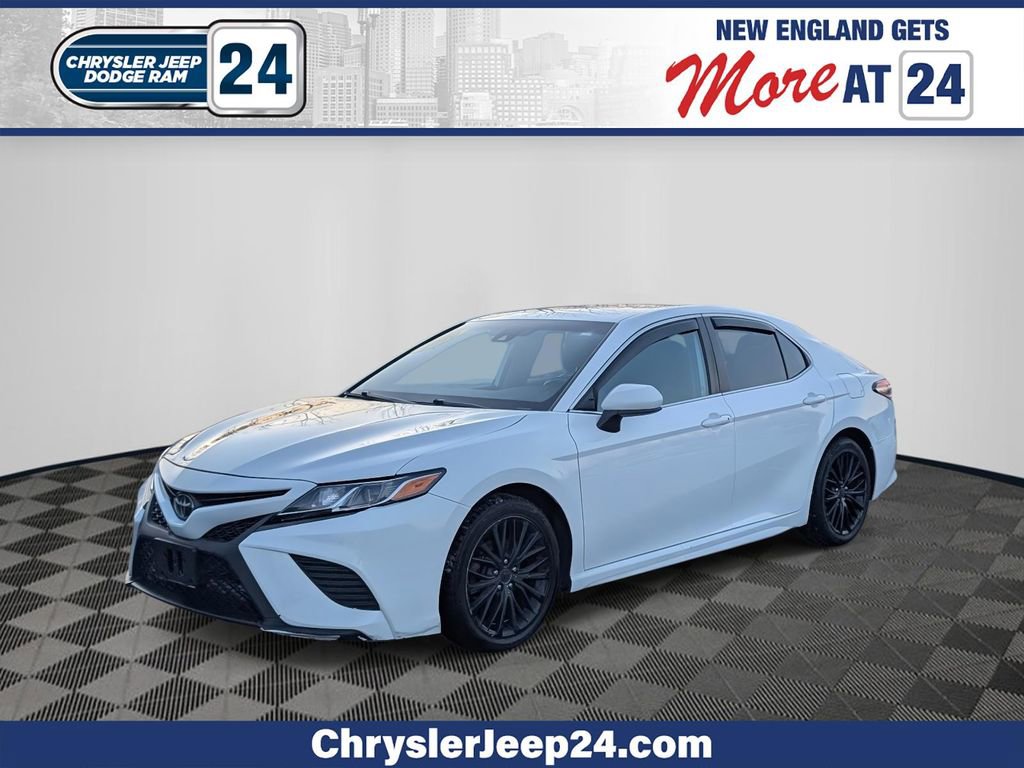 Used 2020 Toyota Camry SE image 1