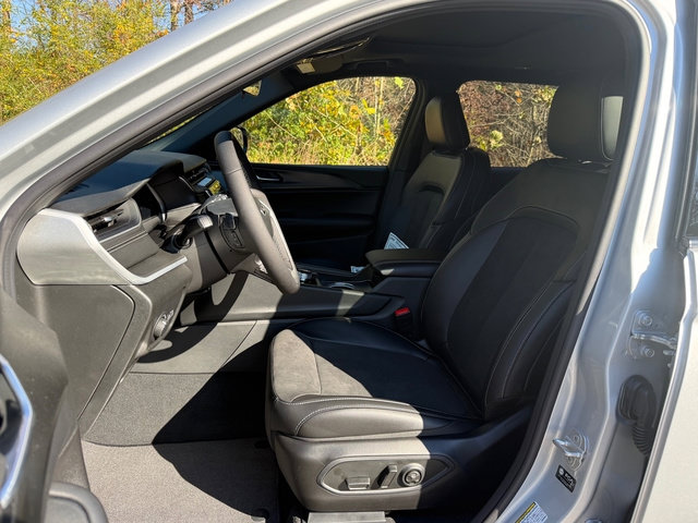 New 2025 Jeep Grand Cherokee L Altitude AWD/4WD image 12