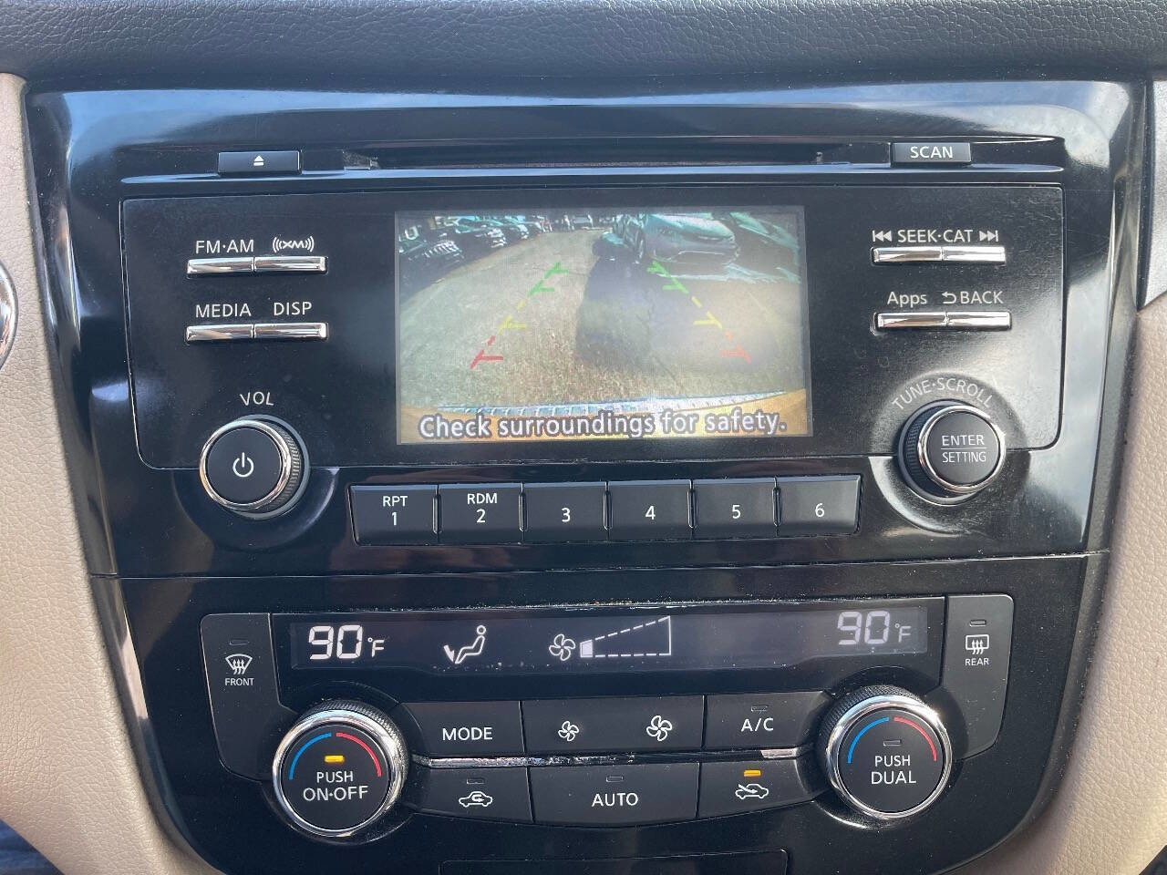 Used 2015 Nissan Rogue SV w/ SV Moonroof Package image 20