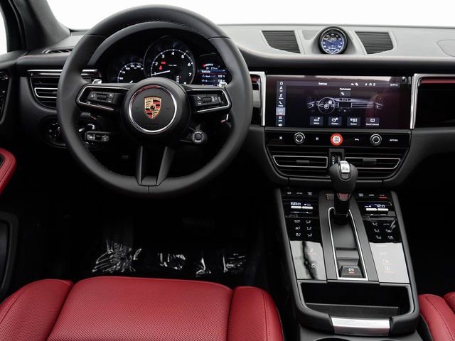 Certified 2025 Porsche Macan AWD/4WD image 17