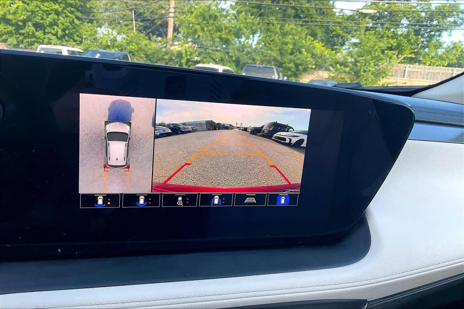 Used 2025 Buick Encore GX Avenir w/ Avenir Technology Package FWD image 27