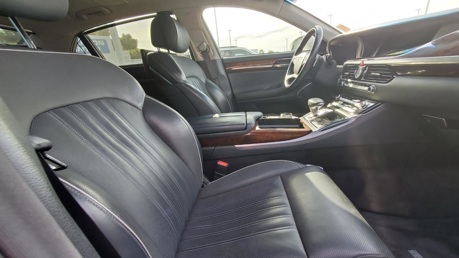 Used 2019 Genesis G90 5.0 Ultimate RWD image 4