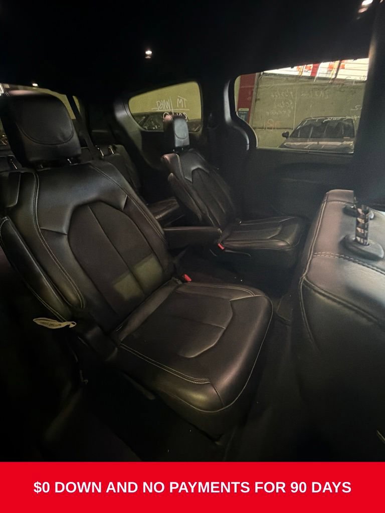 Used 2025 Chrysler Pacifica Select FWD image 9