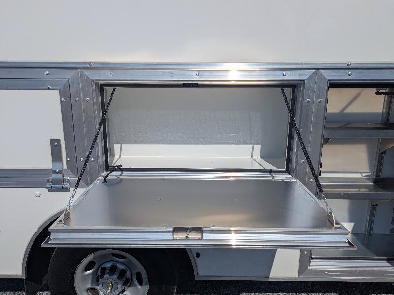 Used 2025 Chevrolet Express 3500 w/ Power Convenience Package RWD image 18