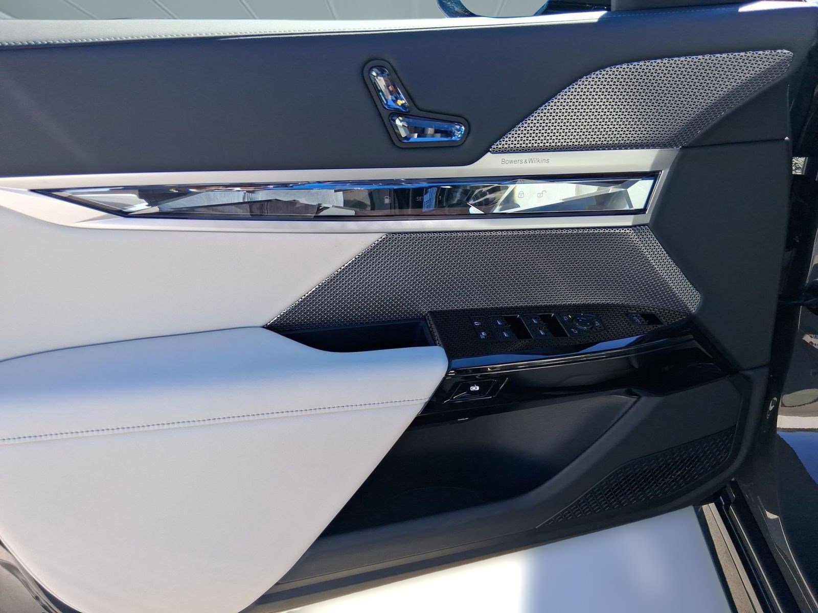 New 2026 BMW 750e xDrive AWD/4WD image 12