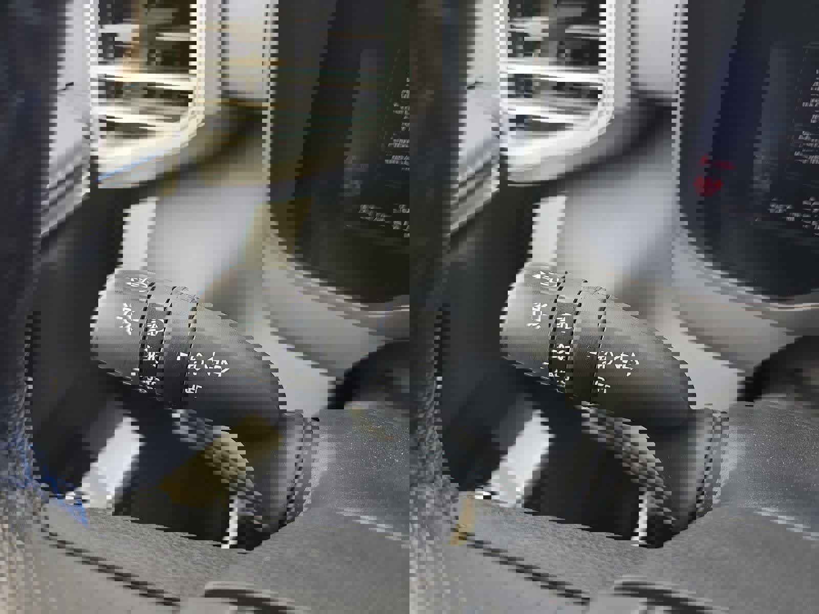 Used 2023 Toyota Tundra Platinum w/ Advanced Package image 27