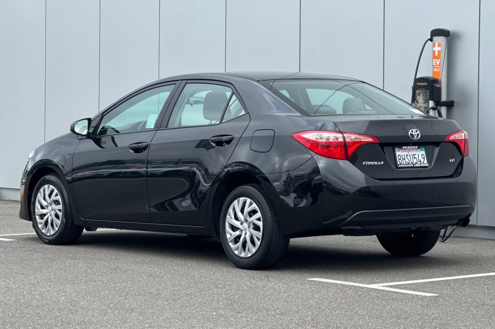 Used 2019 Toyota Corolla LE image 3