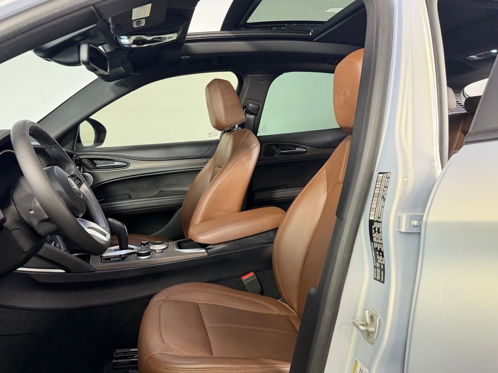 Used 2023 Alfa Romeo Stelvio Ti image 25