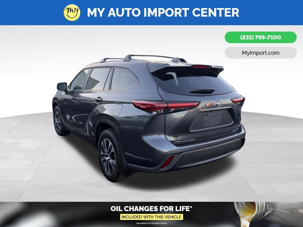 Used 2023 Toyota Highlander XLE AWD/4WD image 4