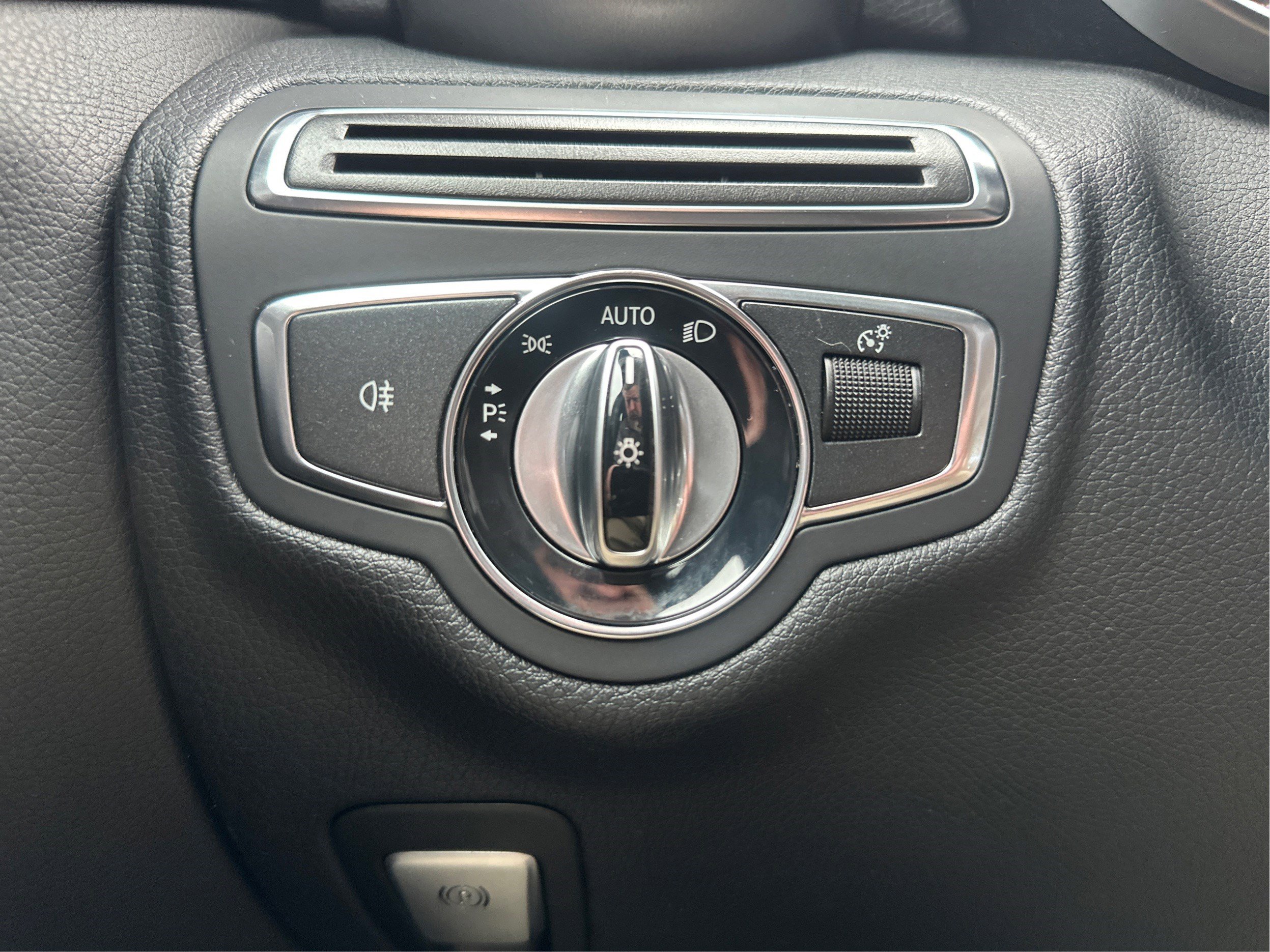 Used 2015 Mercedes-Benz C 300 4MATIC Sedan image 19