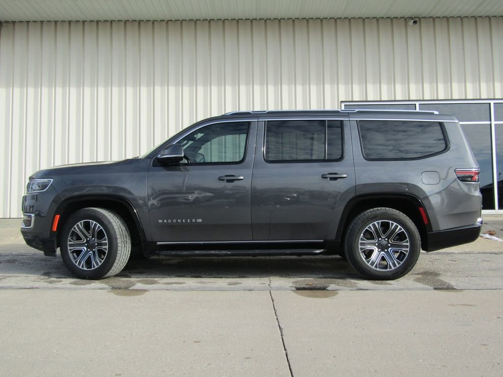 Used 2022 Jeep Wagoneer Series III w/ Flexible Seating Group image 11