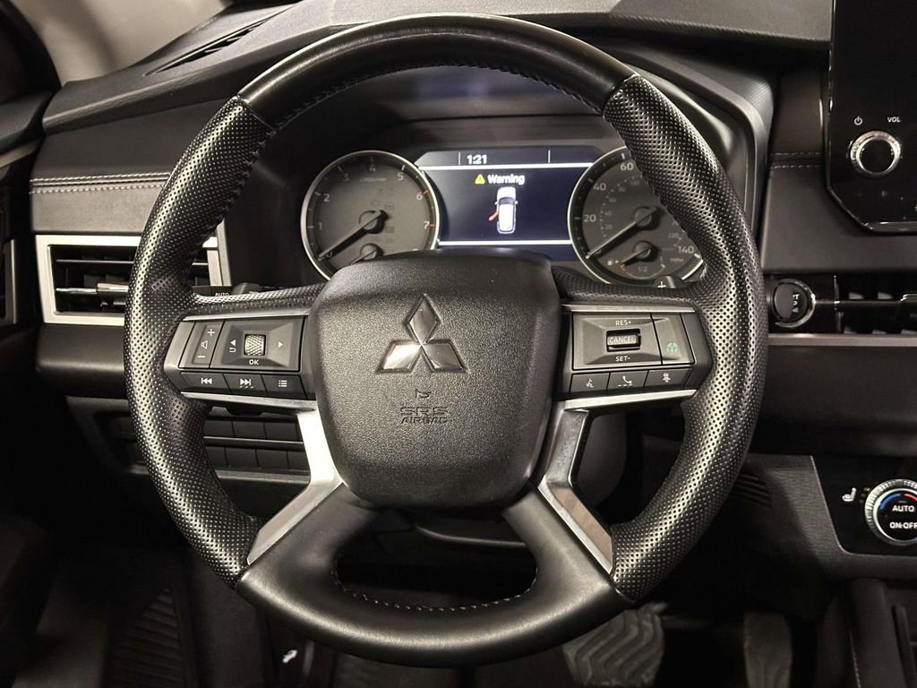 Used 2024 Mitsubishi Outlander SE image 19