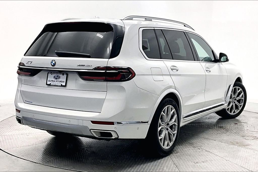 Used 2025 BMW X7 xDrive40i image 2