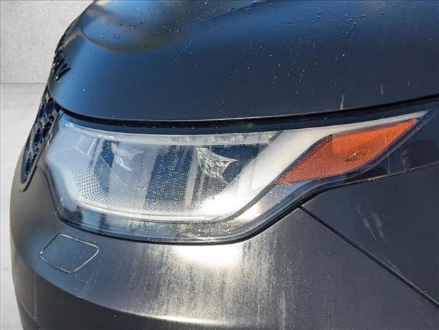 Used 2021 Land Rover Discovery S R-Dynamic image 8