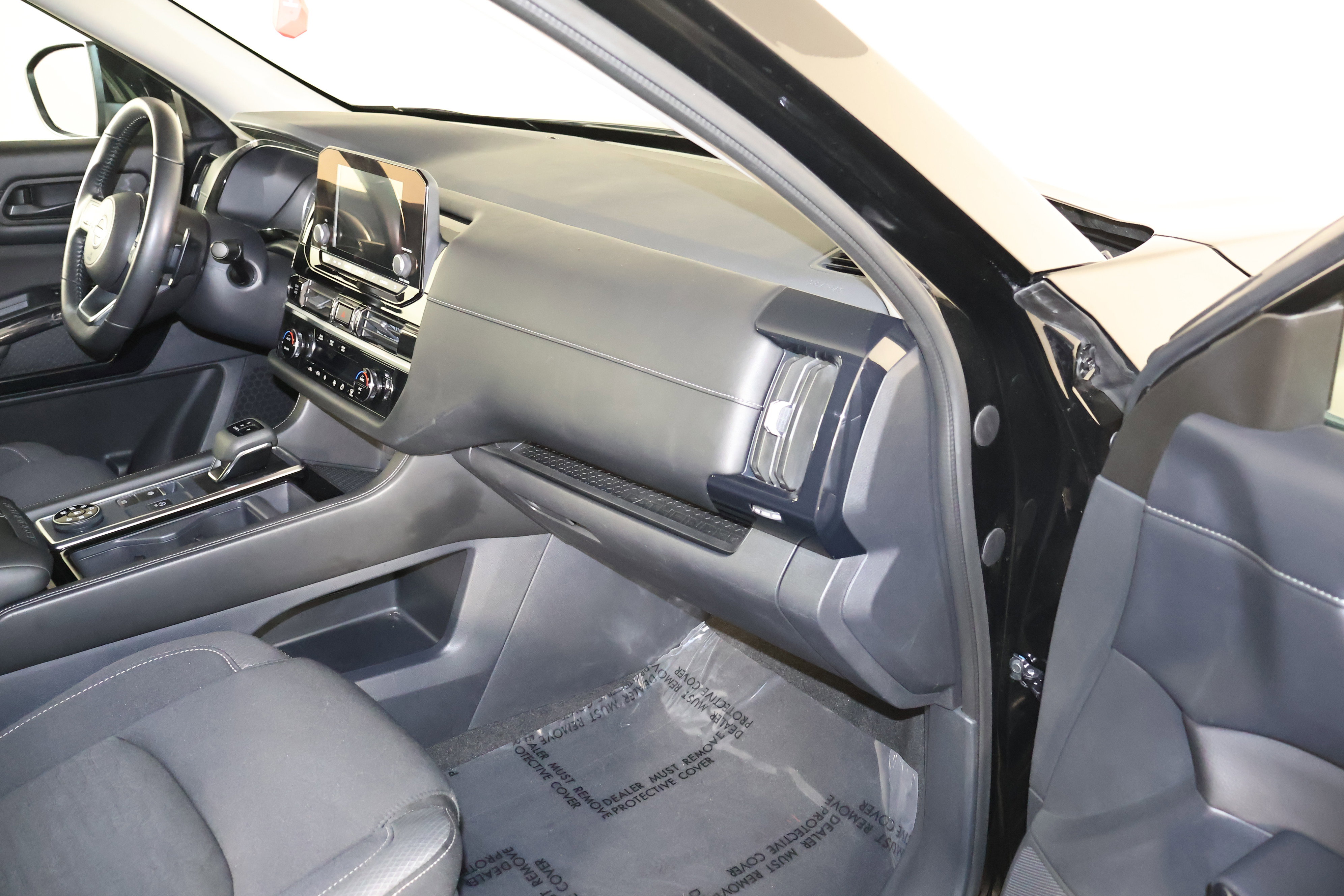 Used 2025 Nissan Pathfinder SV image 42