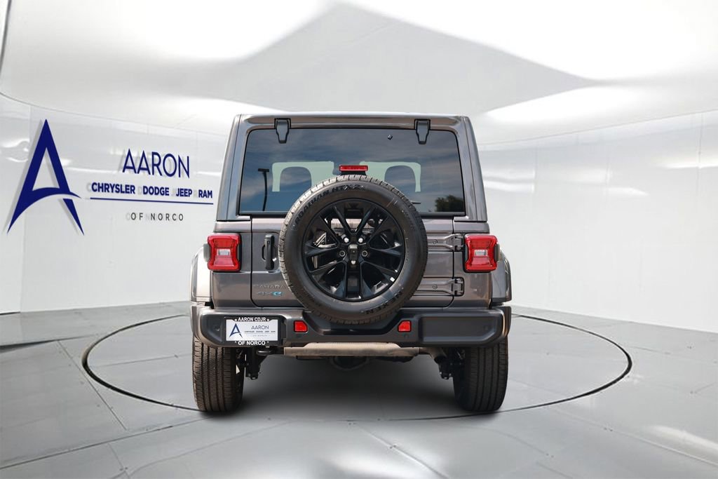 Used 2025 Jeep Wrangler Unlimited Sahara w/ Safety Group AWD/4WD image 3
