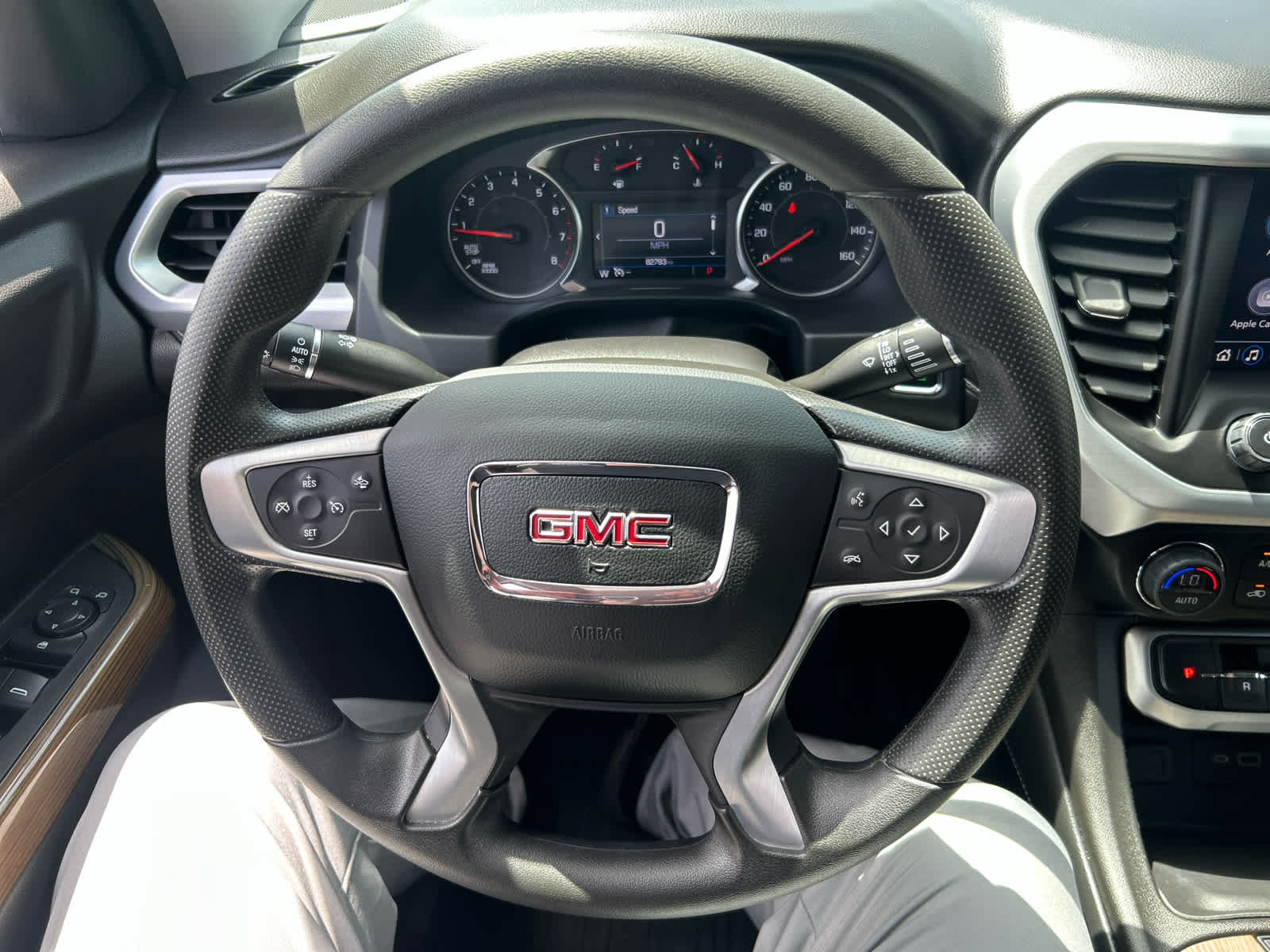 Used 2023 GMC Acadia SLE w/ Driver Convenience Package AWD/4WD image 16