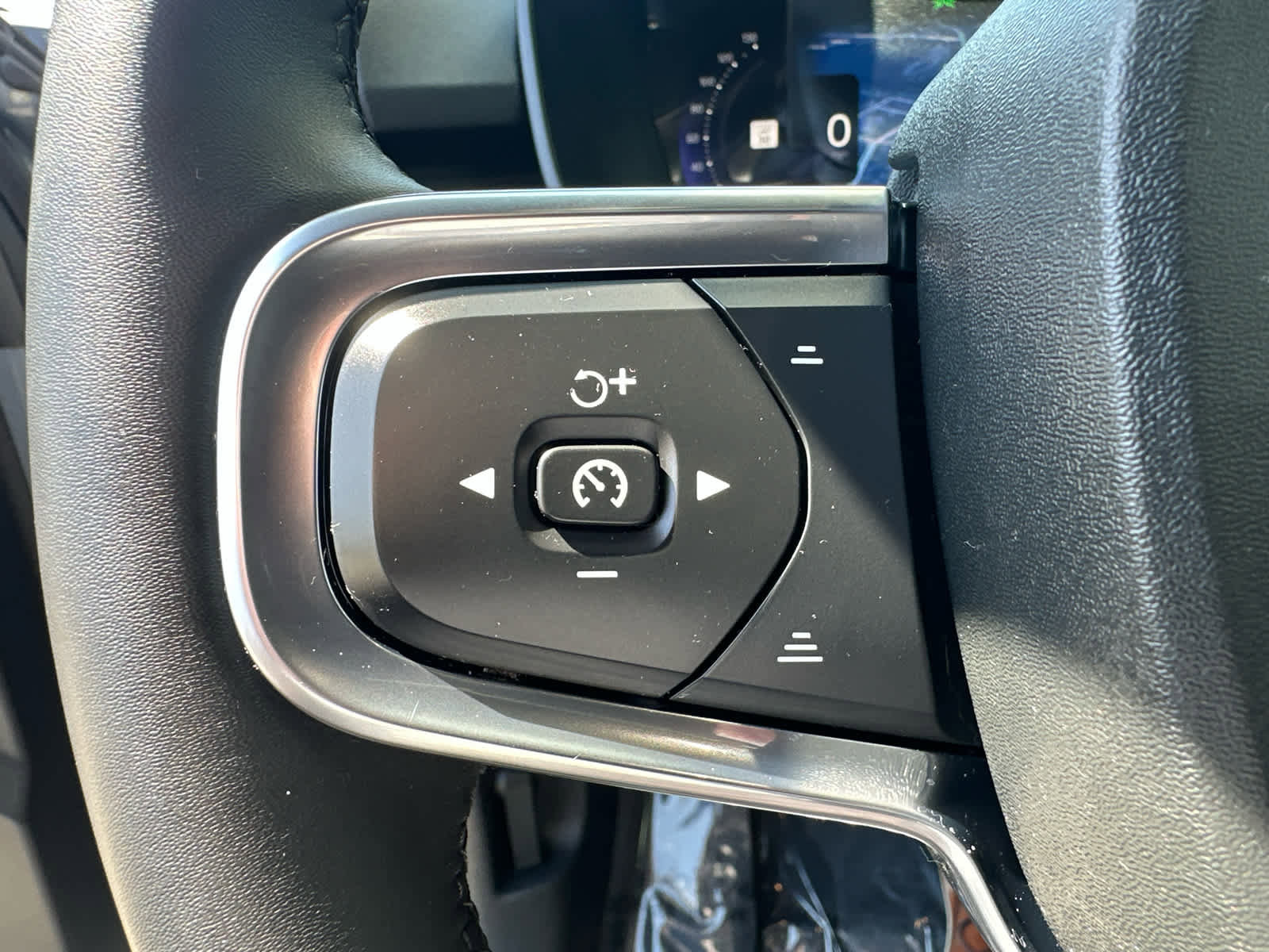 Used 2023 Volvo XC40 Recharge Ultimate w/ Protection Package Premier image 15