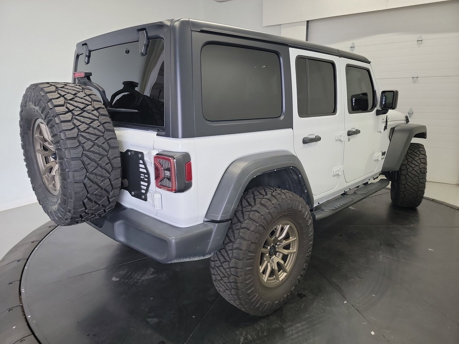 Used 2022 Jeep Wrangler Unlimited Sport AWD/4WD image 9