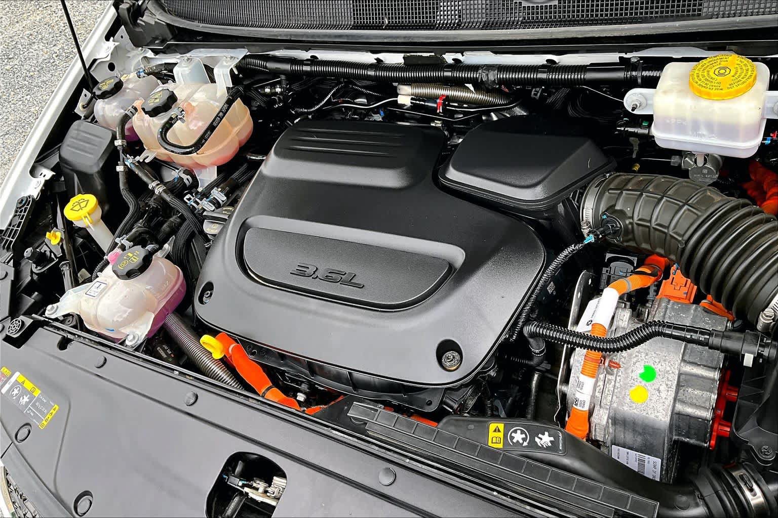 Used 2024 Chrysler Pacifica Limited FWD image 33
