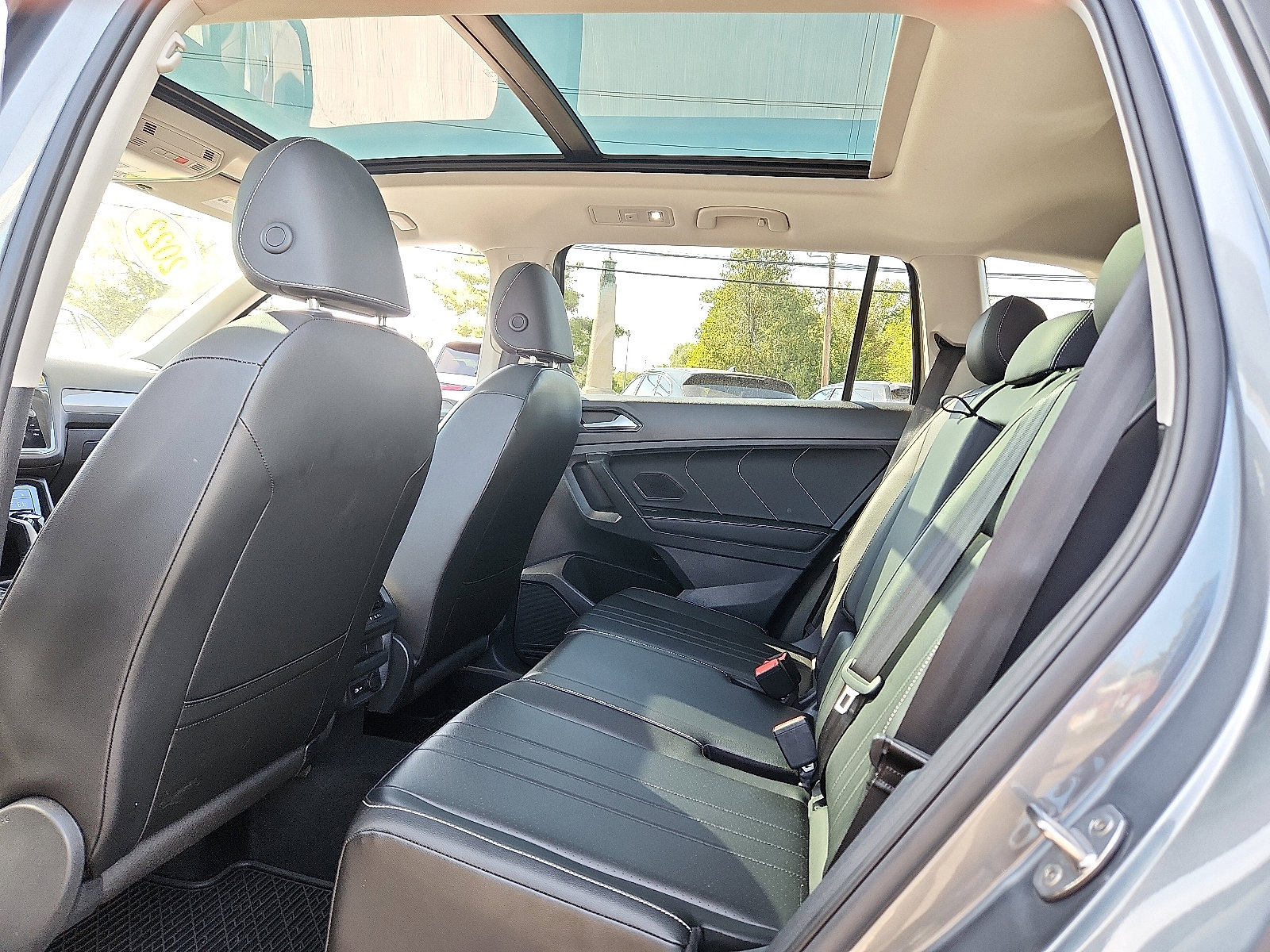 Used 2022 Volkswagen Tiguan SE image 10