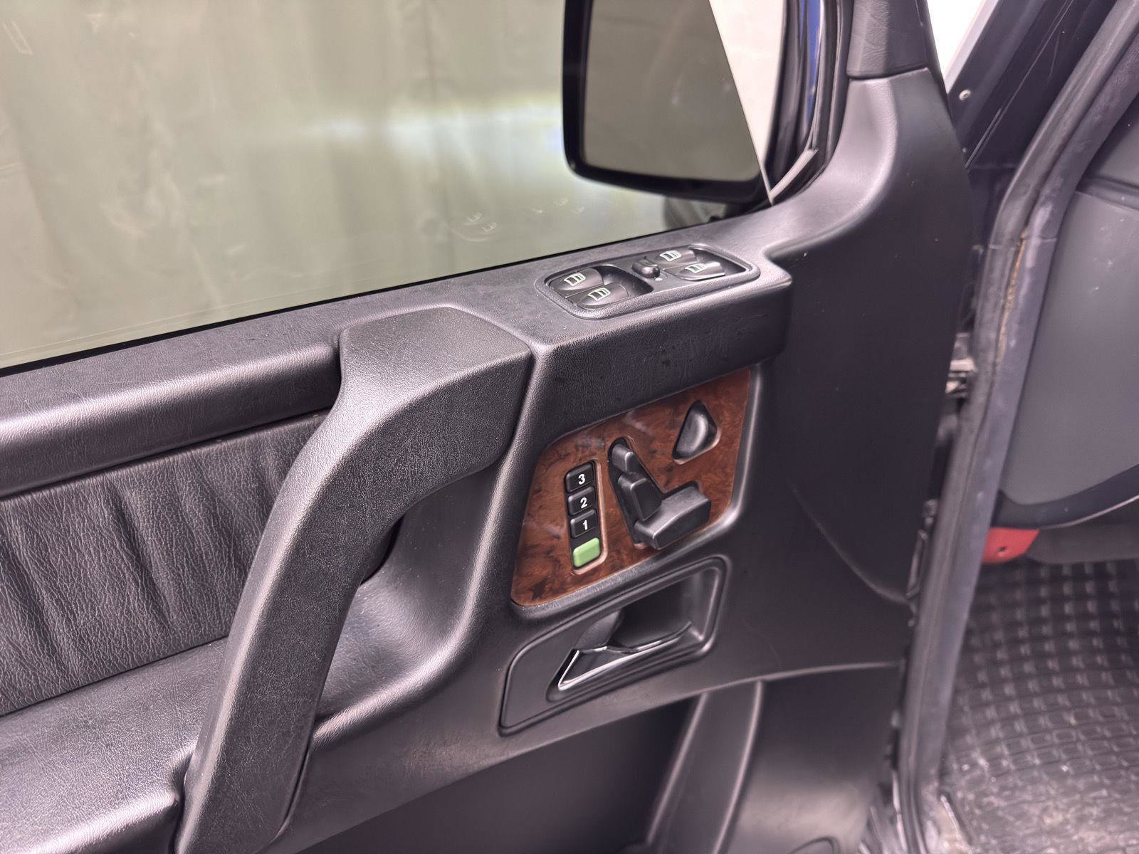 Used 2002 Mercedes-Benz G 500 image 25