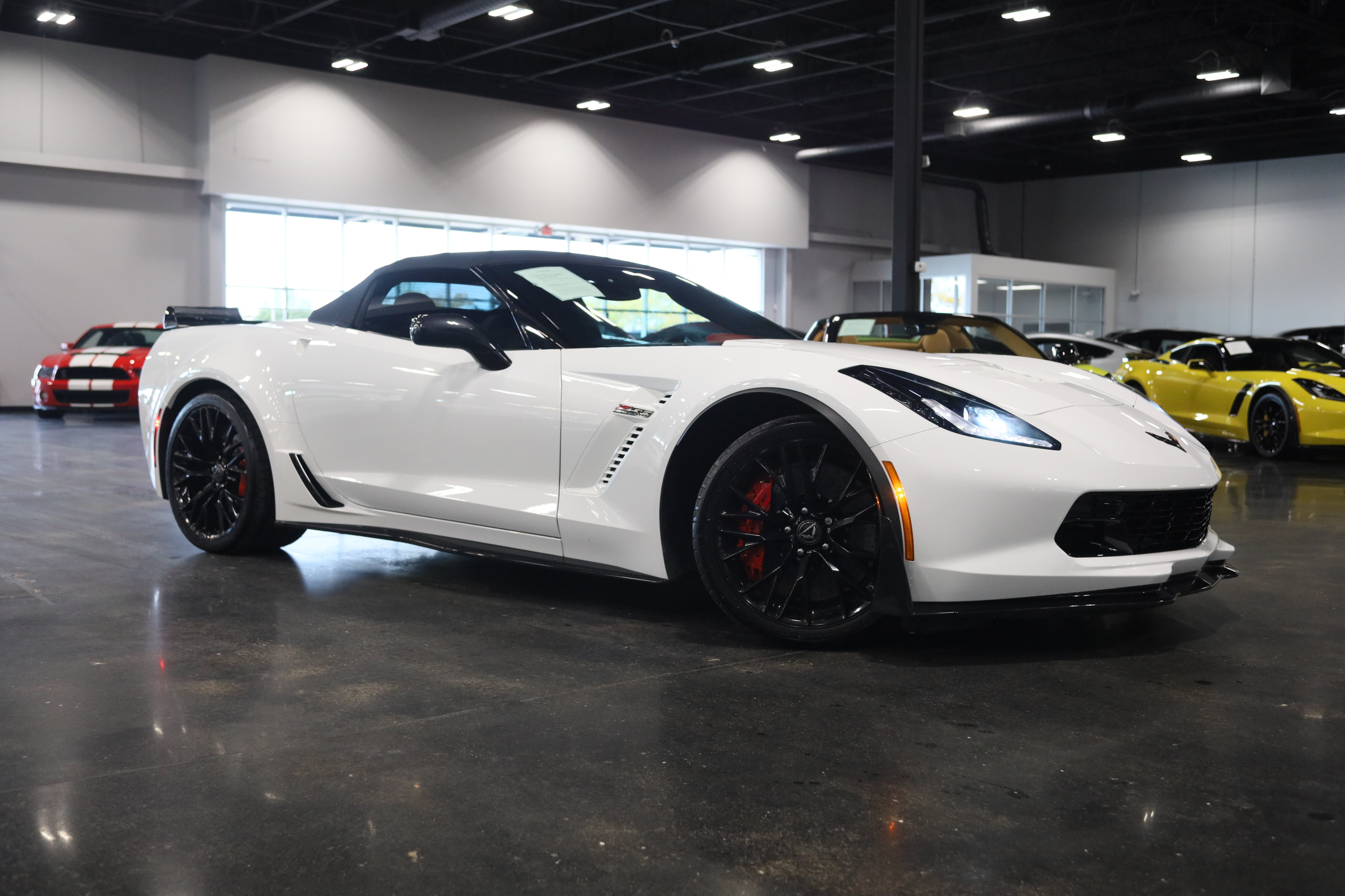 Used 2016 Chevrolet Corvette Z06 w/ 3LZ Preferred Equipment Group RWD image 2
