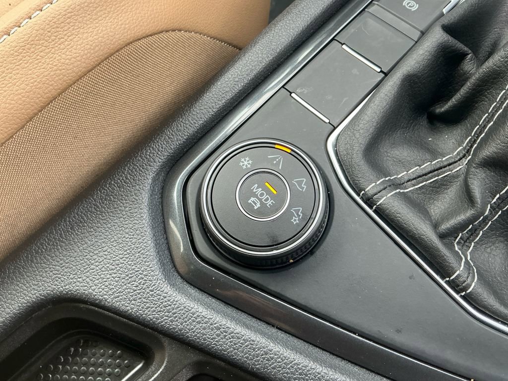 Used 2023 Volkswagen Tiguan SE w/ Panoramic Sunroof Package image 20