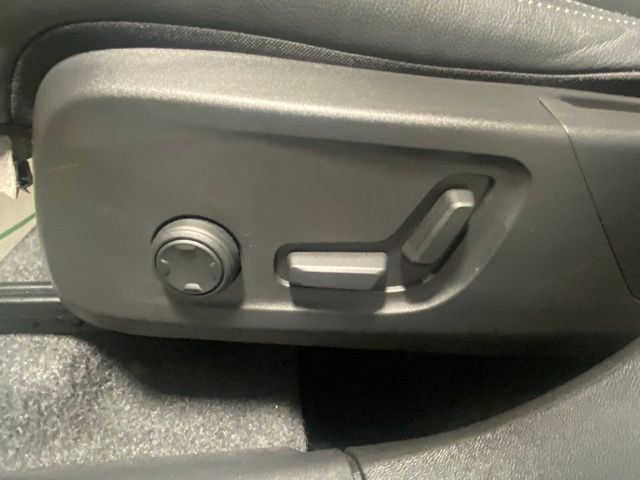 Used 2025 Volvo XC40 B5 Plus AWD/4WD image 12