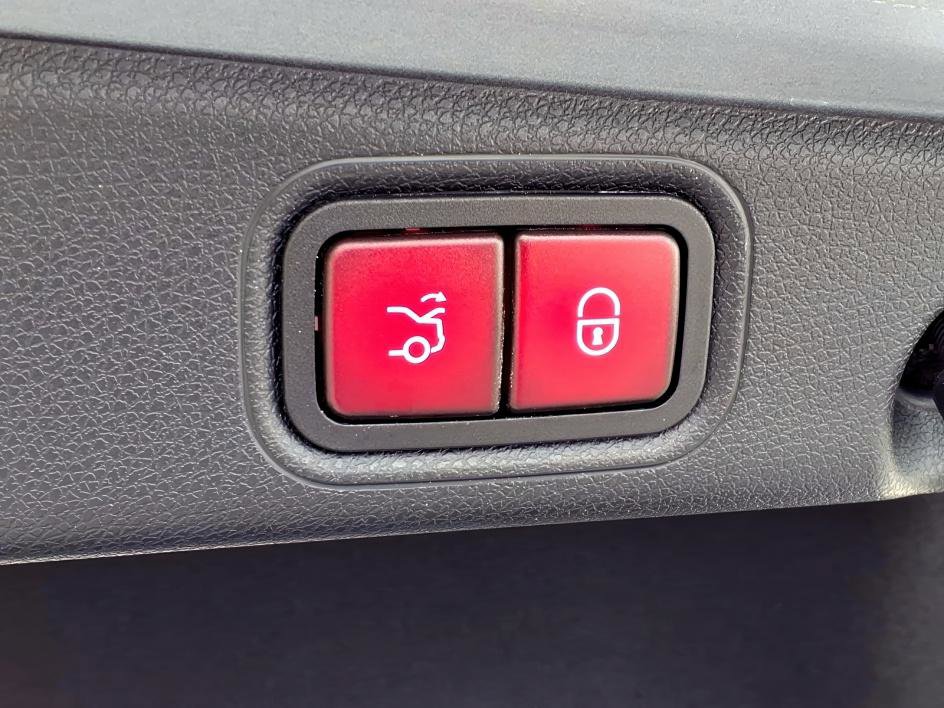 Used 2022 Mercedes-Benz E 350 Sedan image 11