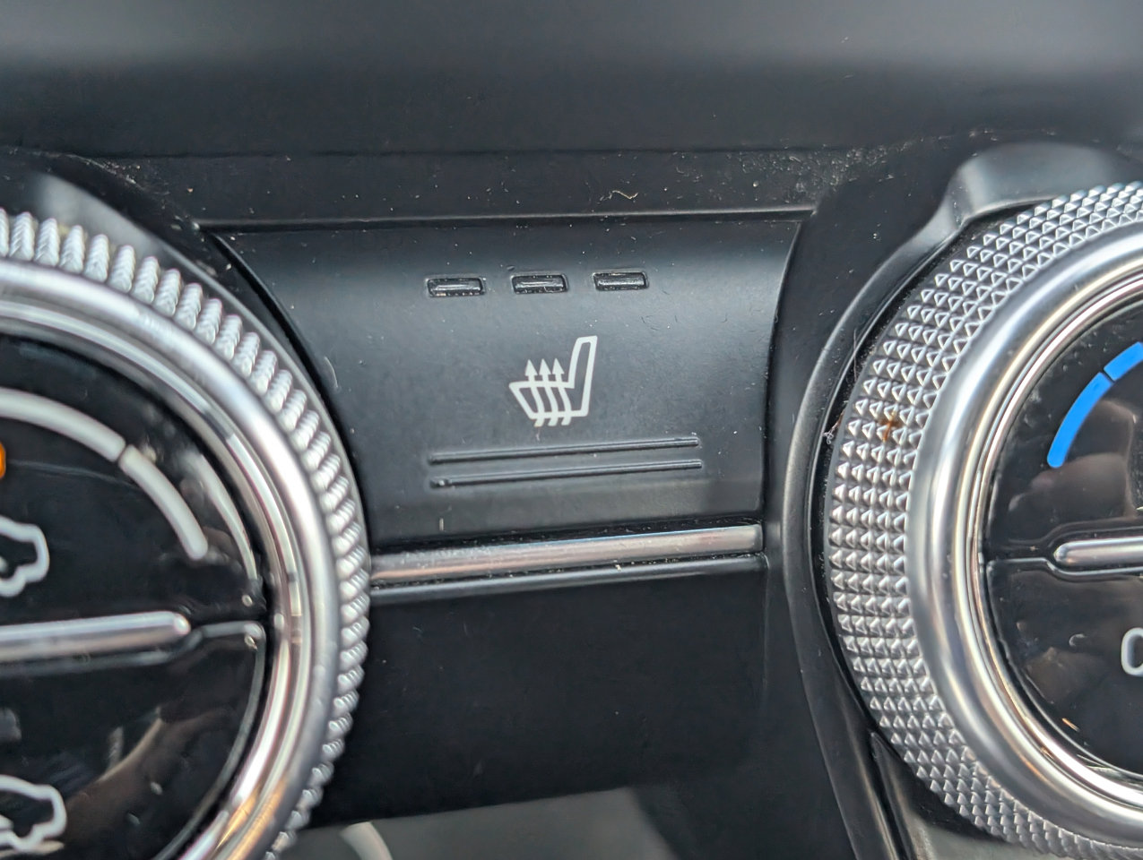 Used 2022 Genesis G70 2.0T w/ Prestige Package image 18