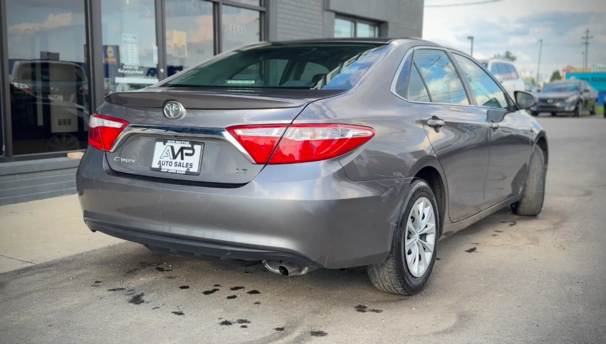 Used 2017 Toyota Camry LE FWD image 2