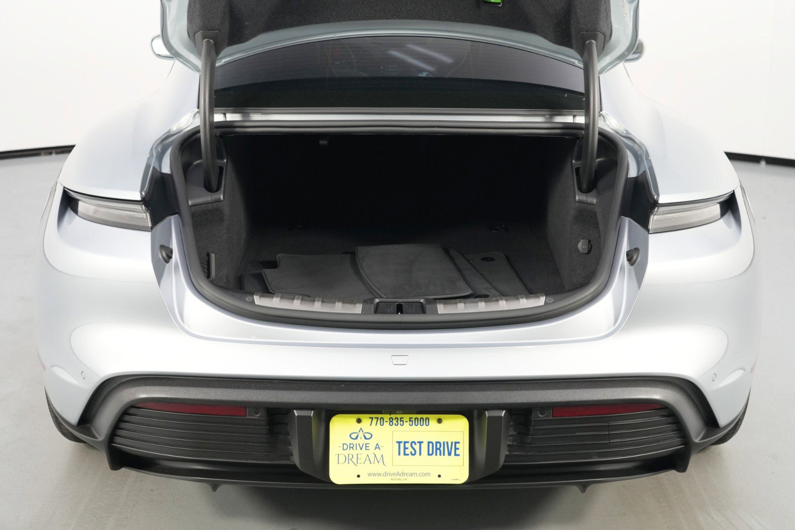 Used 2020 Porsche Taycan 4S w/ Premium Package image 10