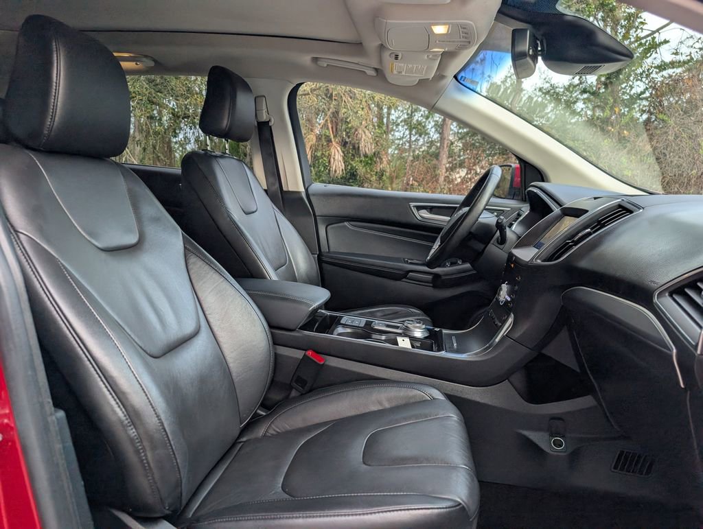 Used 2020 Ford Edge Titanium FWD image 17