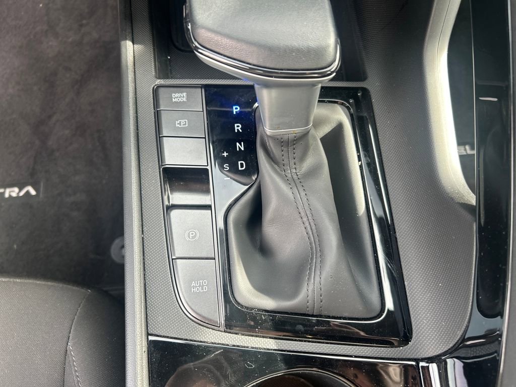 Used 2025 Hyundai Elantra SEL FWD image 21