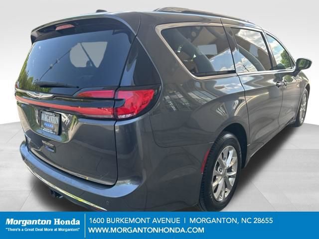 Used 2021 Chrysler Pacifica Touring-L w/ Uconnect Theater Family Group FWD image 8