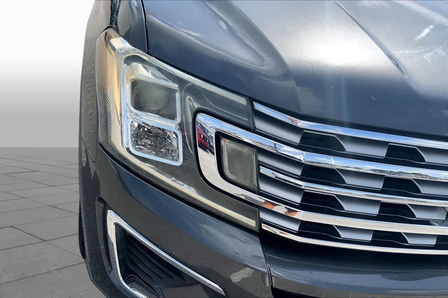 Used 2018 Ford Expedition Limited RWD image 28